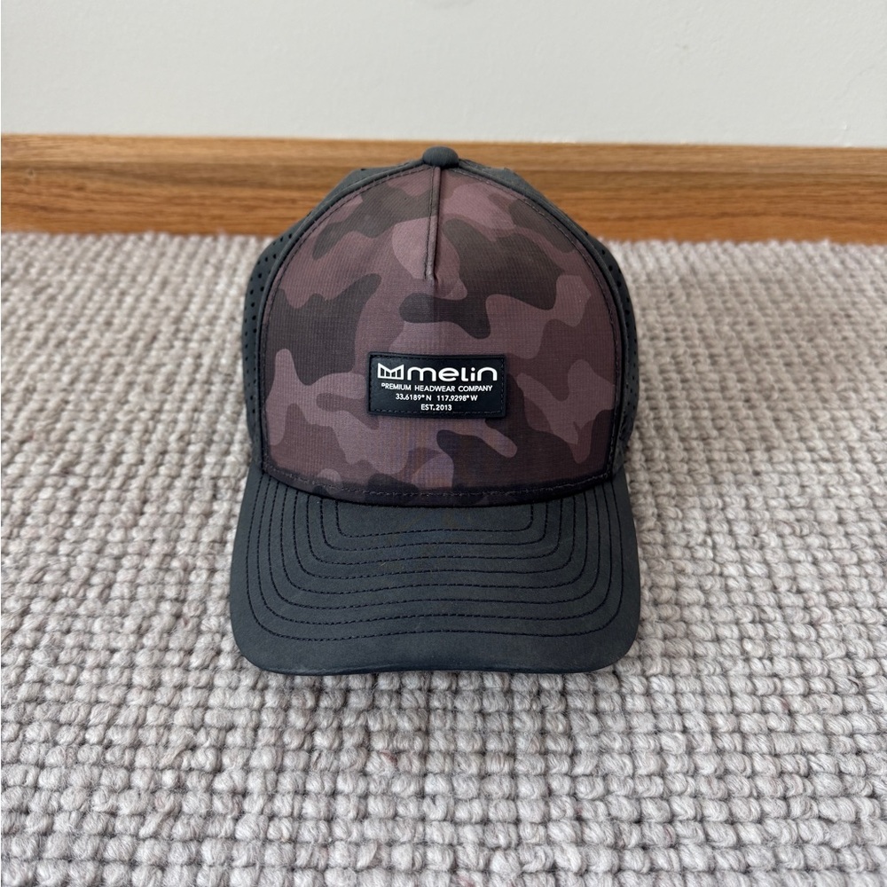 Melin Odysey black camo hat size small